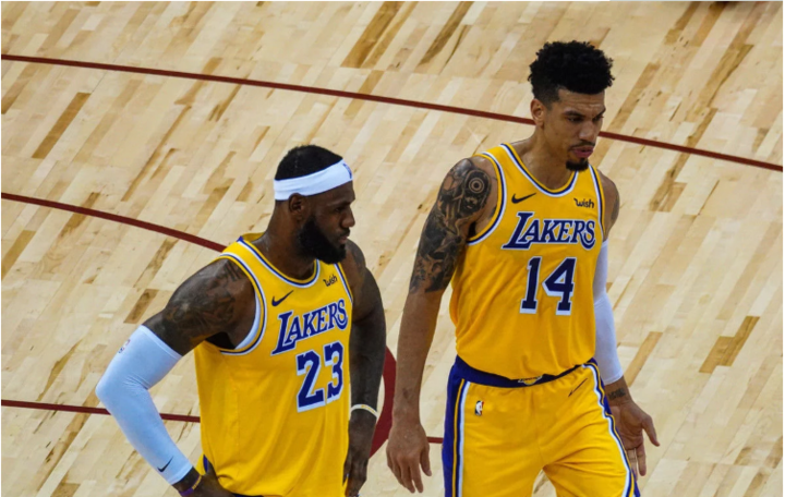 开云体育官方网址-尤文图斯围绕社区盾更衣室发声集结日华盛顿奇才调整名单以备NBA常规赛，风云突变浙江稠州赛后主帅复盘看傻球迷