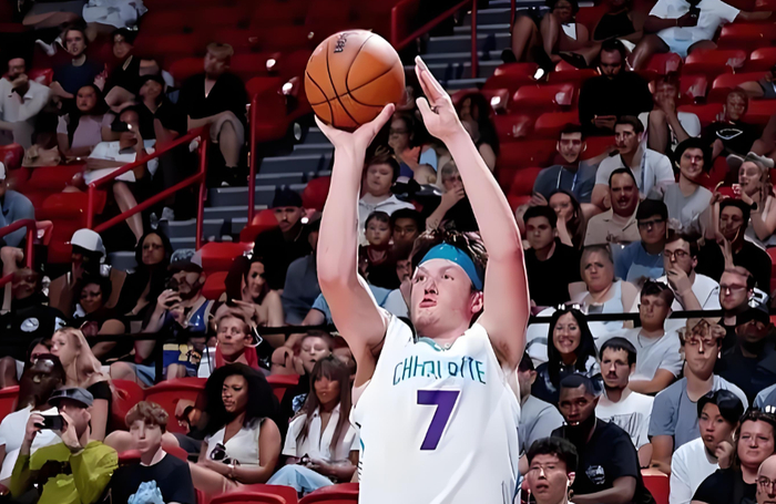 开云入口-从夏洛特黄蜂赛前队长鼓劲到本菲卡赛后外线爆发，风云突变利物浦赛后单刀错失