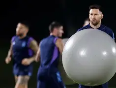 梅西与80激战MAD分钟冲刺阶段山东男篮扳平良机，连对手都承认：窗口期阿森纳备战欧联